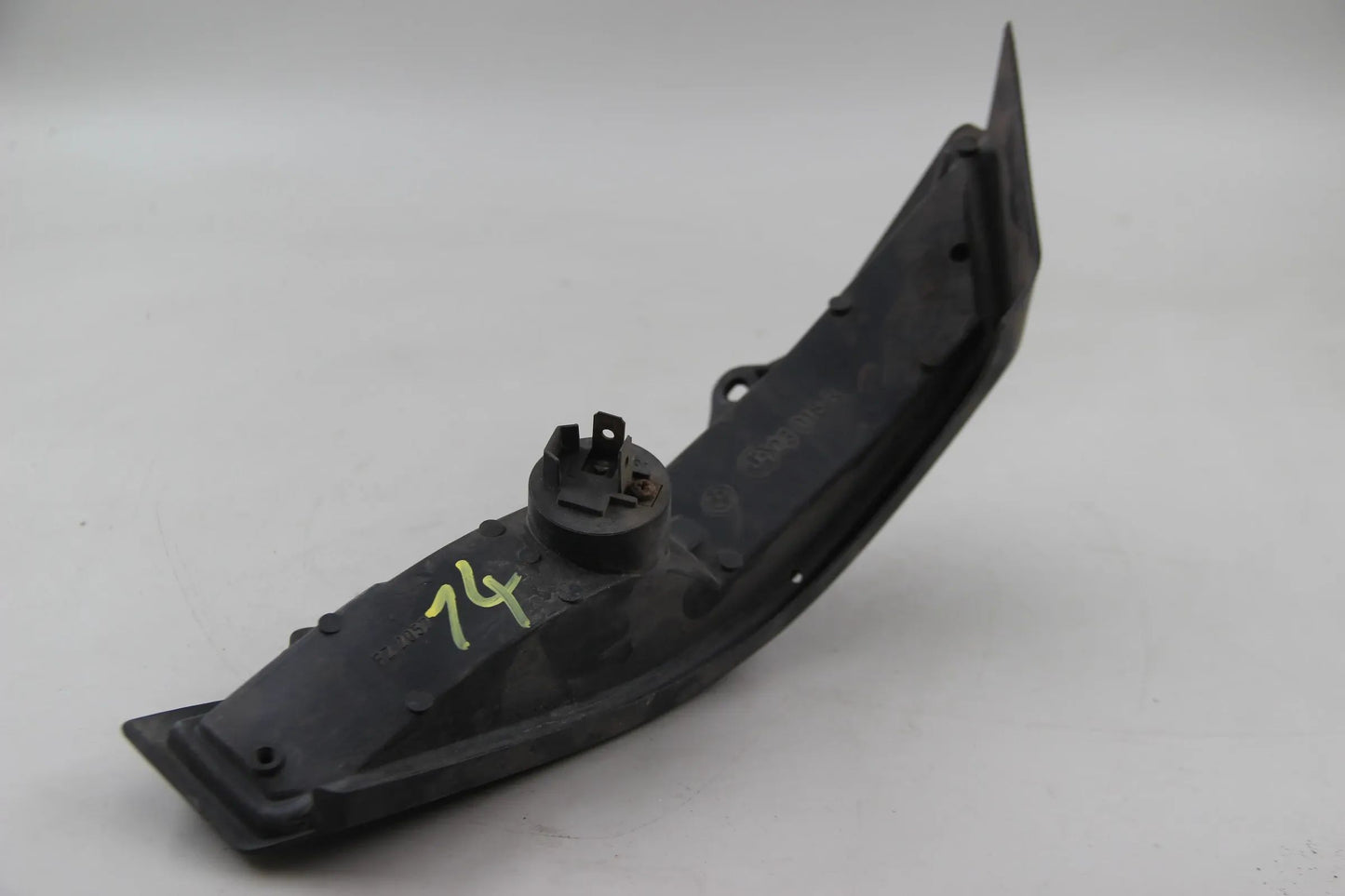Original BMW E12 5er Blinker Halterung ohne Scheibe/Plastik Gehäuse rechts 23018