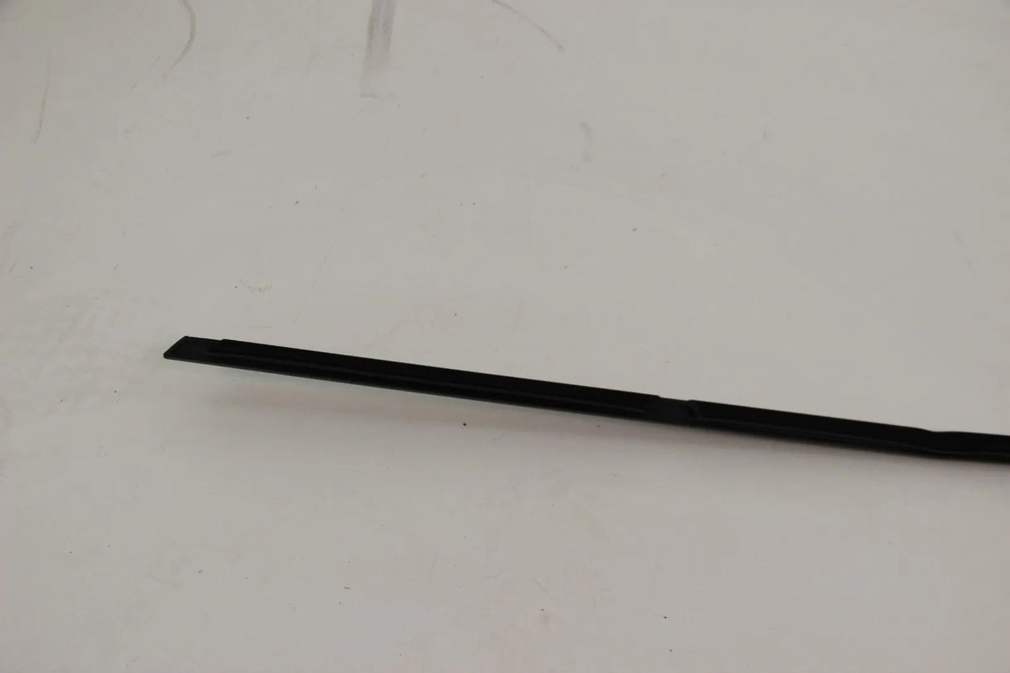 BMW E46 3er 316i-330i Limo Schachtabdeckung hinten aussen rechts 51348194710