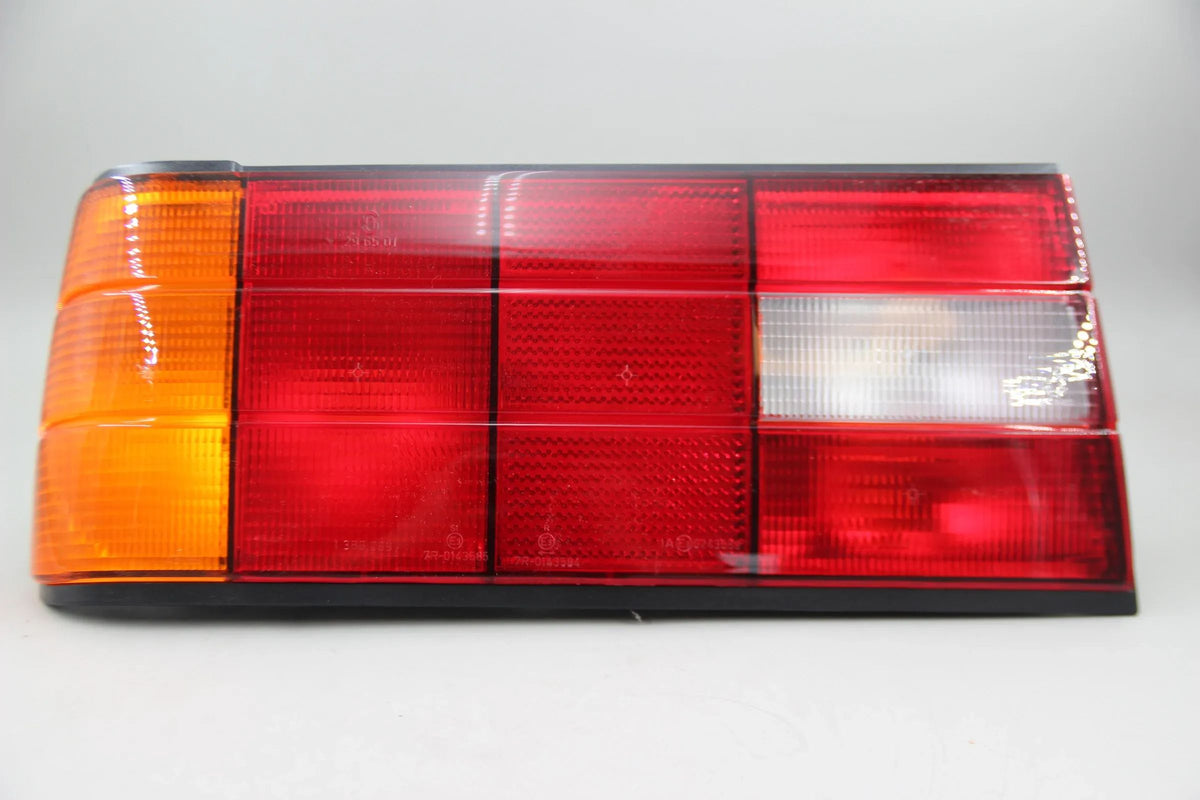 Orig. BMW E30 316i-325i Heckleuchte mit Nebelschlusslicht links NOS 63211386941