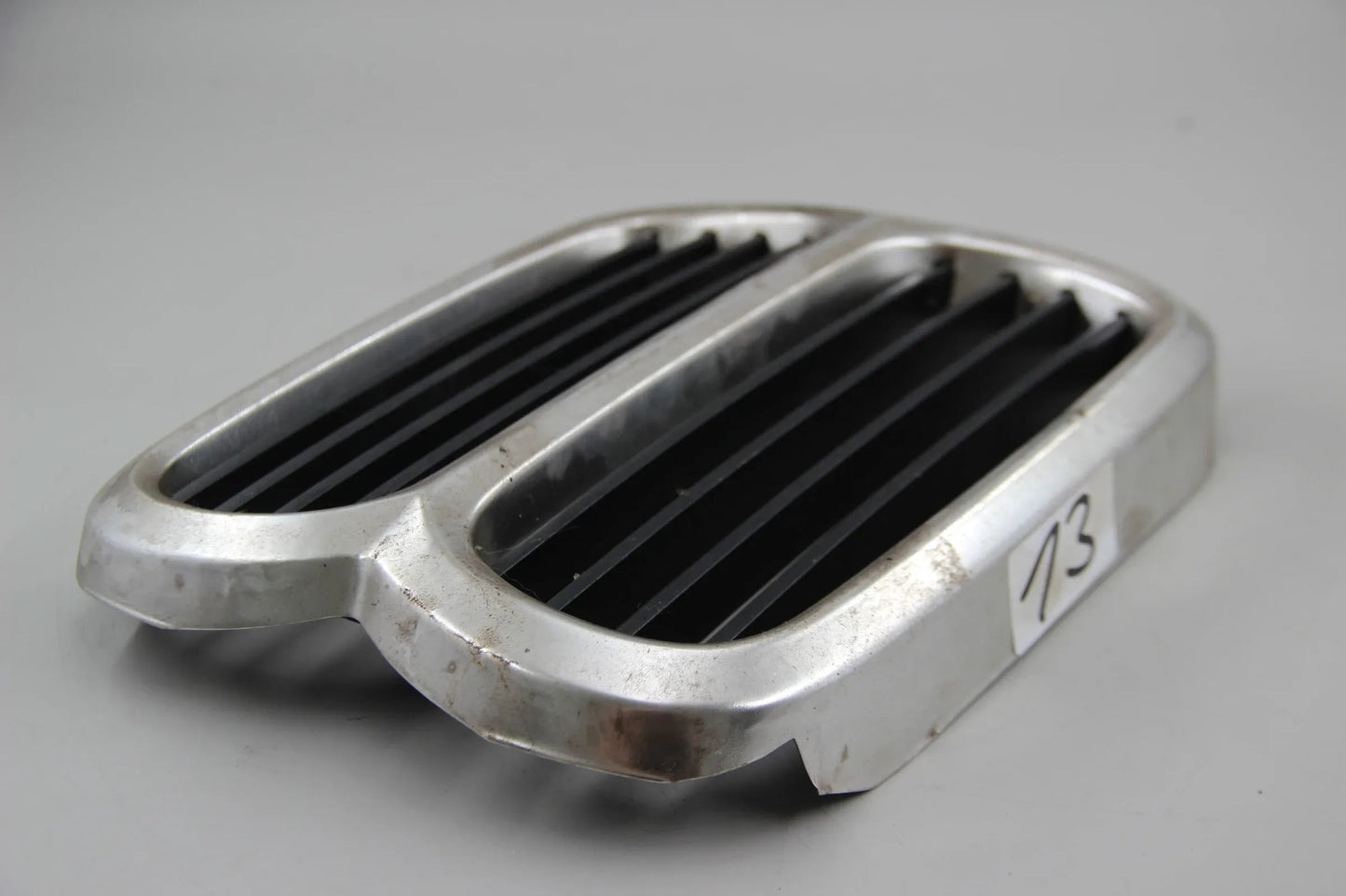Orig. BMW E10 1502 1602 1802 2002 tii turbo Ziergitter Mitte Niere  51131826675