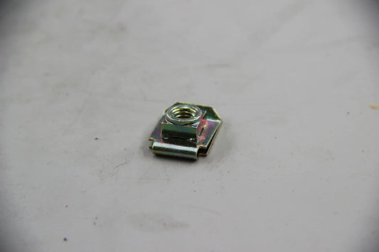 Original BMW E46 E60 E61 E63 E64 E65 E66 E53 E52 Clip NOS NLA 72128233294