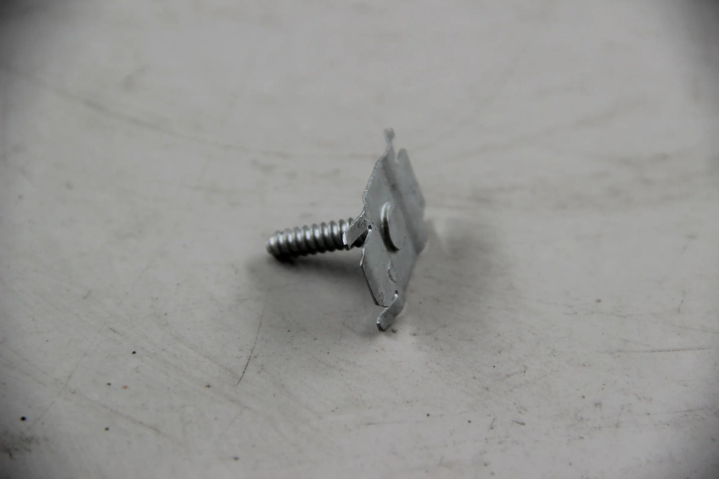 Original BMW E38 725tds 728i 730i 735i 740i 750i iL iLP Clip 51717037660
