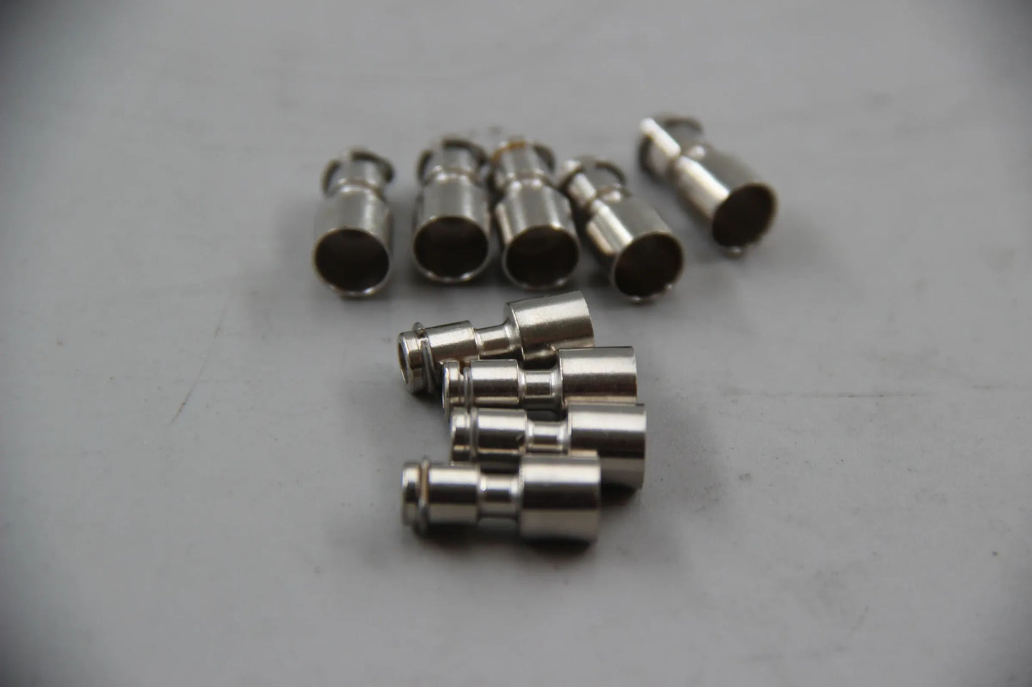 Original BMW E21 E30 E36 E12 E28 E34 E24 E23 E32 E38 9x Rundstecker 12121705656