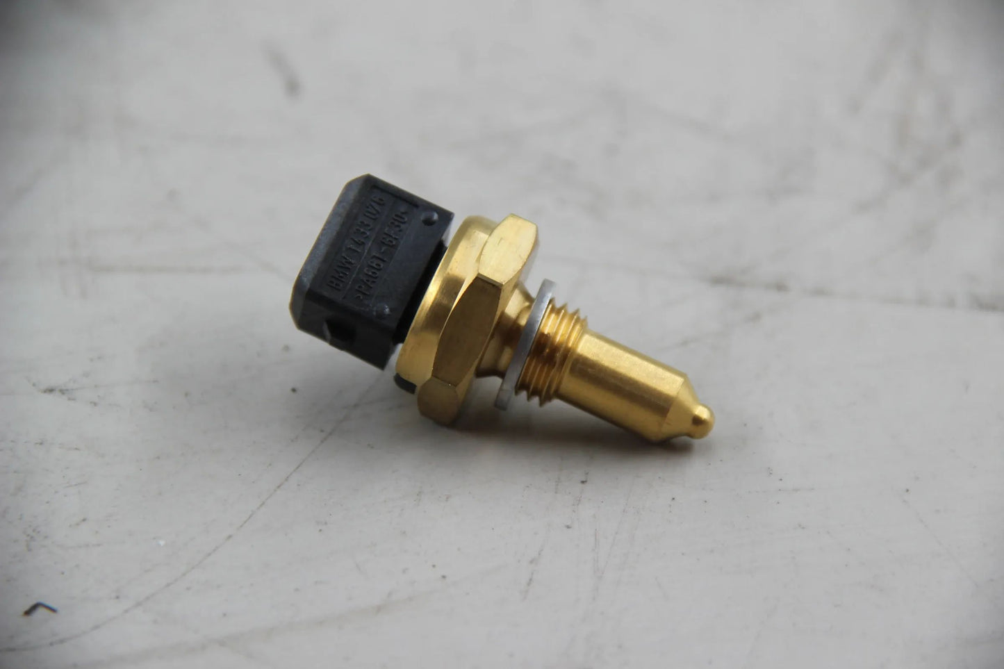 Original BMW E81 E88 E36 E93 E39 E63 E38 Temepratursensor Wasser/Öl 13621433076
