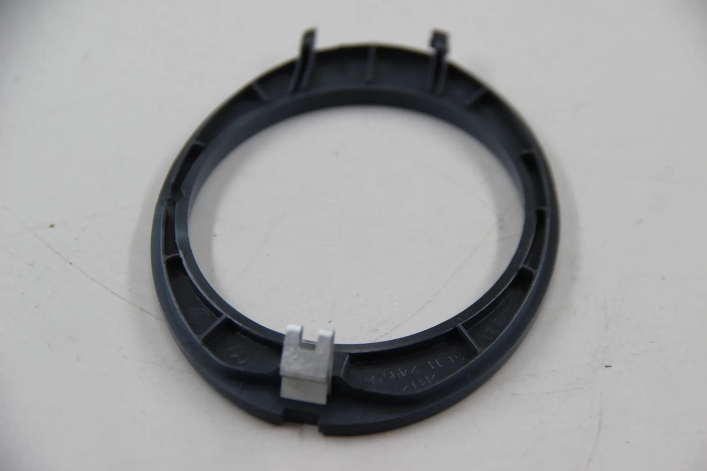 Original BMW E46 316i 318i 320i-330i Blende grundiert links M 51117890097