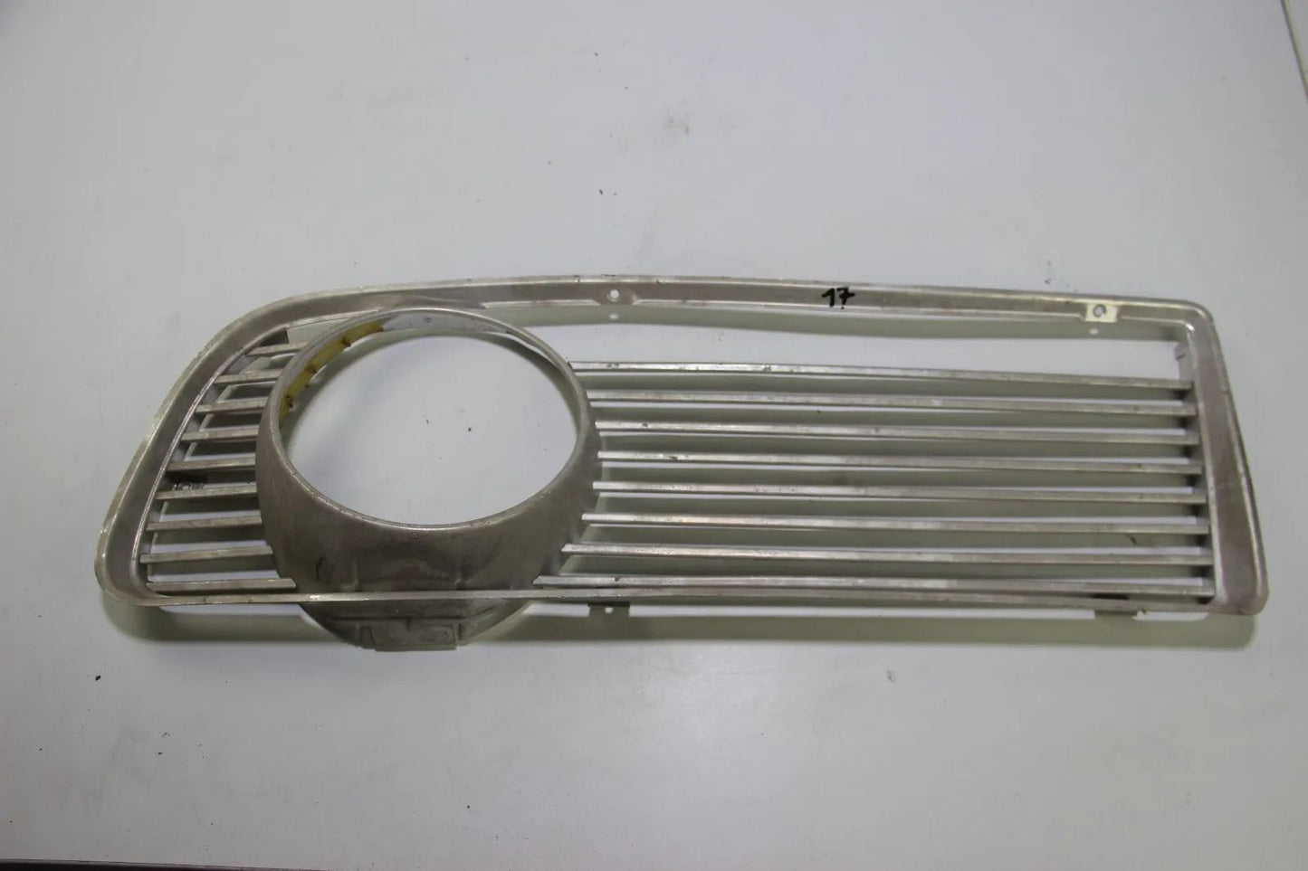 Original BMW Neue Klasse Zierleiste Scheinwerfer Rahmen Kühlergrill rechts