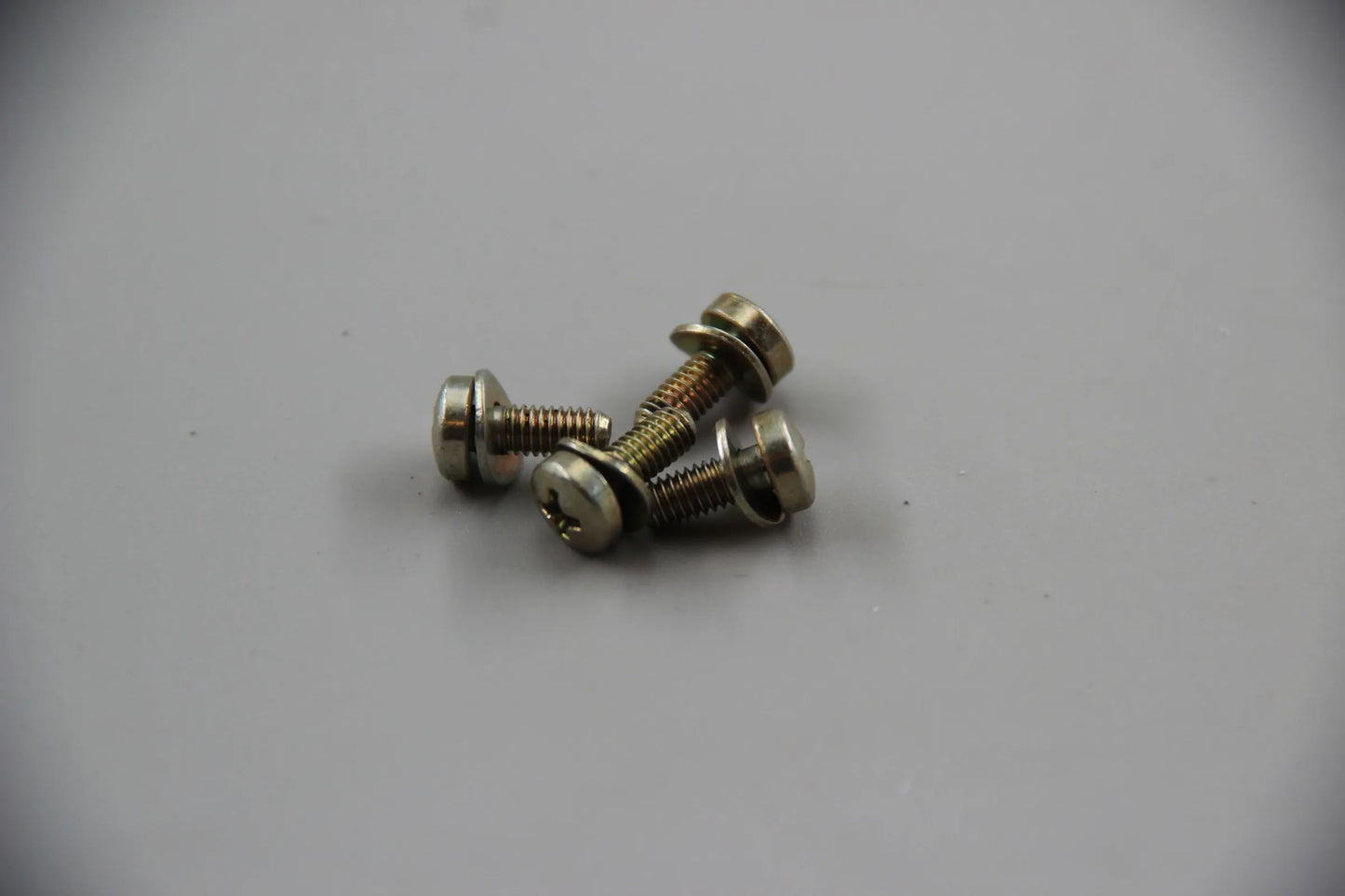 Original BMW E39 520i 523i 525i 528i 530i 540i 4x Linsenschraube 4X10 07119906811