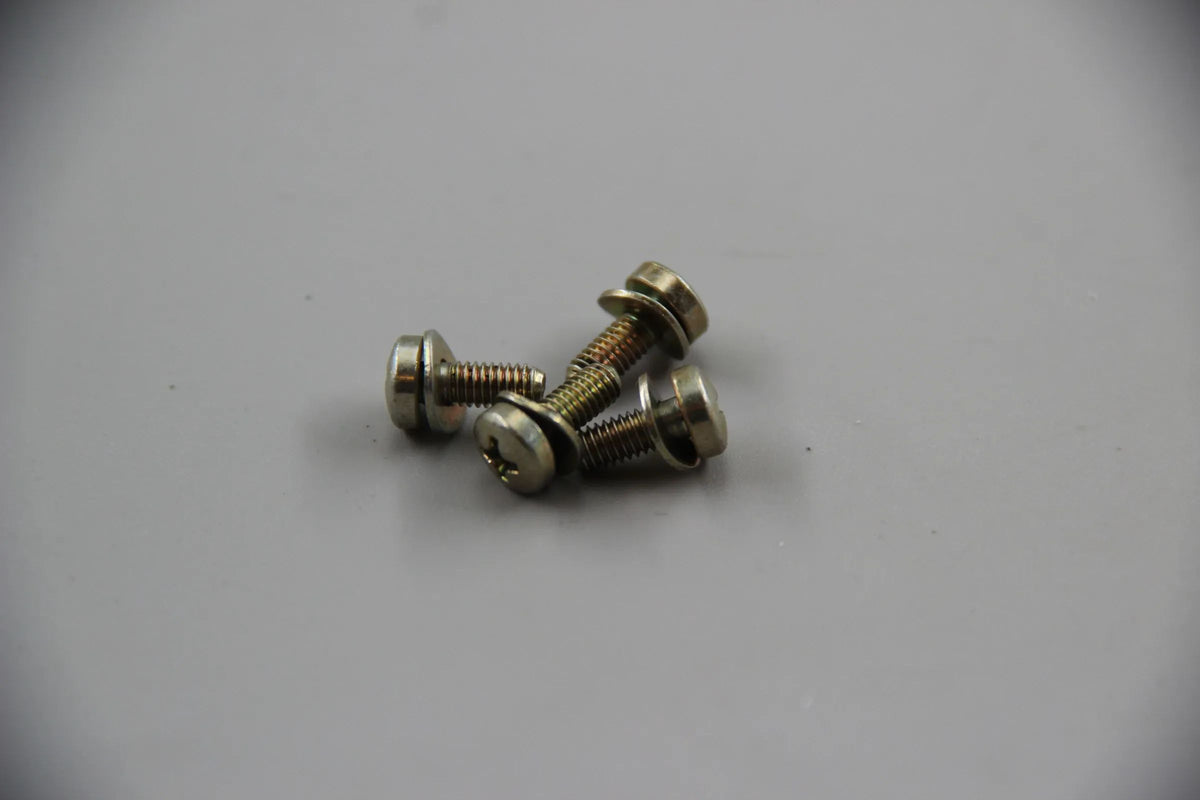 Original BMW E39 520i 523i 525i 528i 530i 540i 4x Linsenschraube 4X10 07119906811