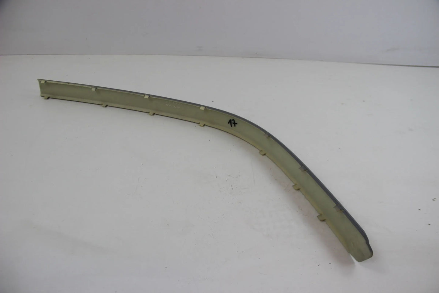 Original BMW E39 520d-540iP Stossleiste grundiert vorne rechts 51117005958