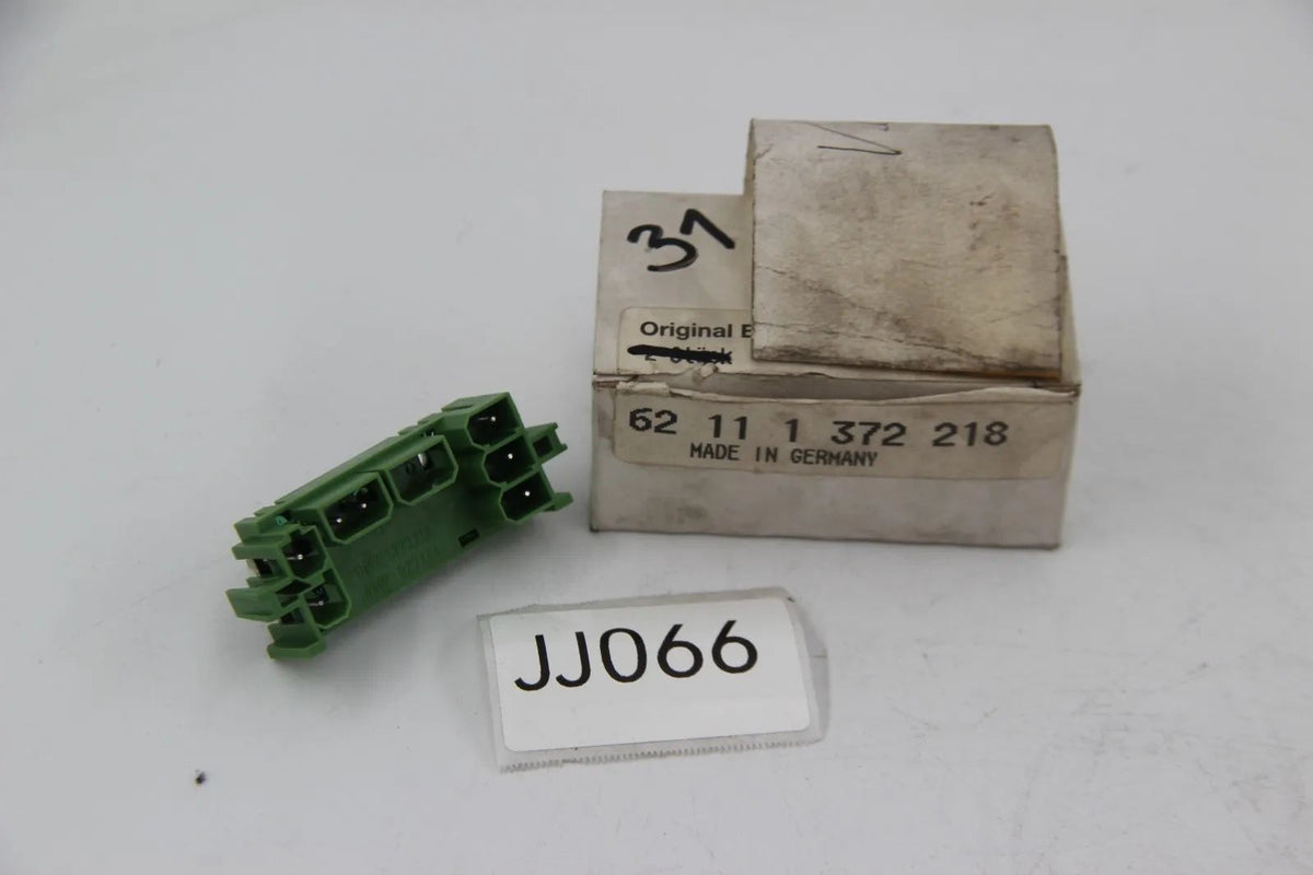 Original BMW E30 M3 S14 Steckergehäuse Stereo System NOS 62111372218