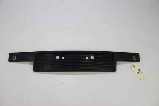 BMW E30 316i-325i VFL Blende Abdeckung Kennzeichenhalterung vorne  51111888266