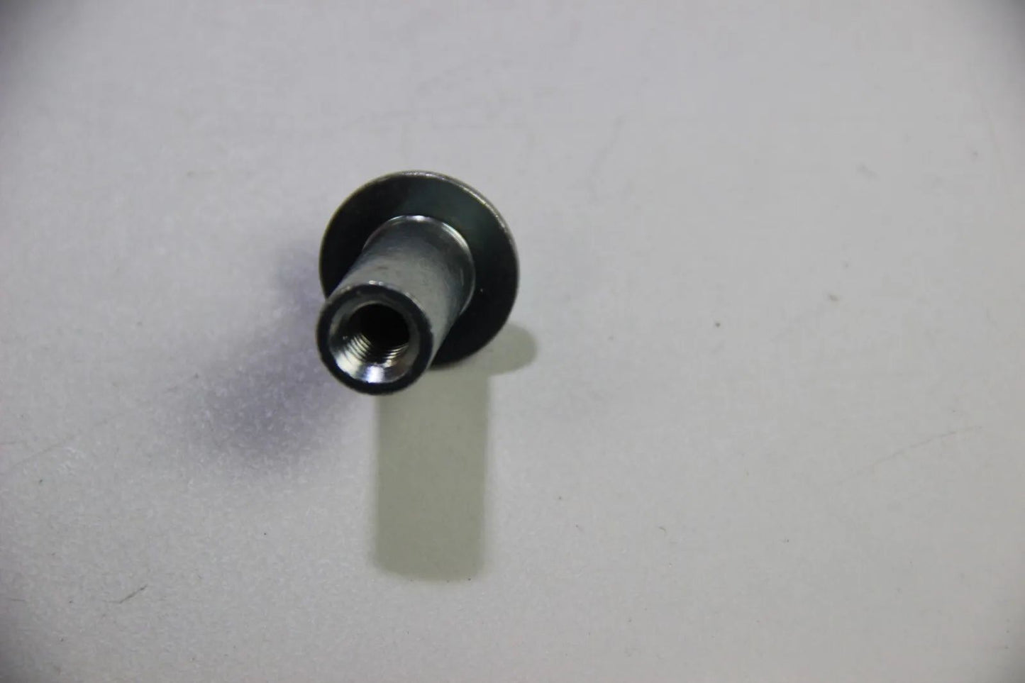 NEU BMW Original E30 E28 E34 Mutter M8 112121284244 3er 5er