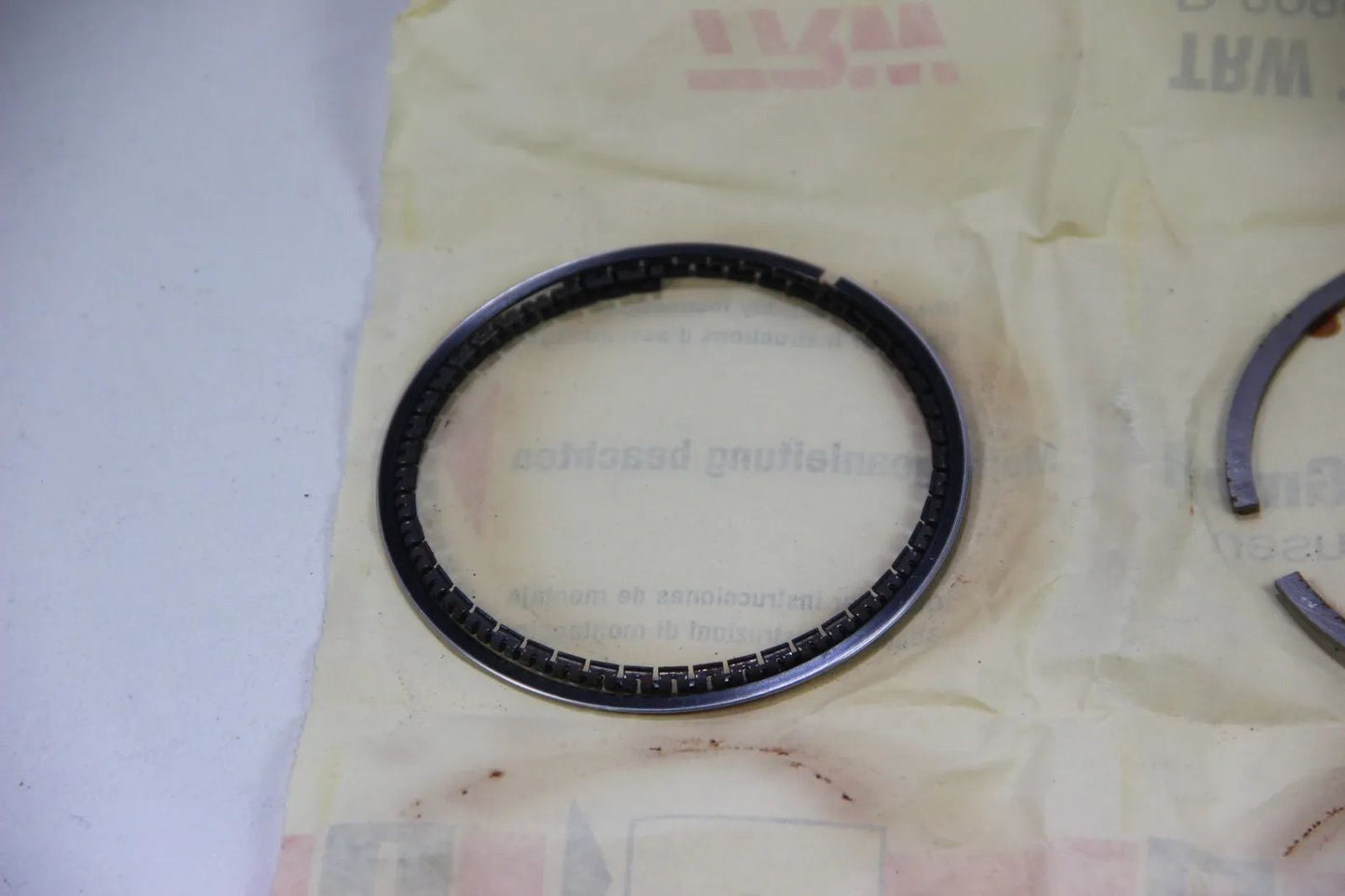 Original BMW E30 E28 325e 528e Kolbenringssatz TRW Thompson