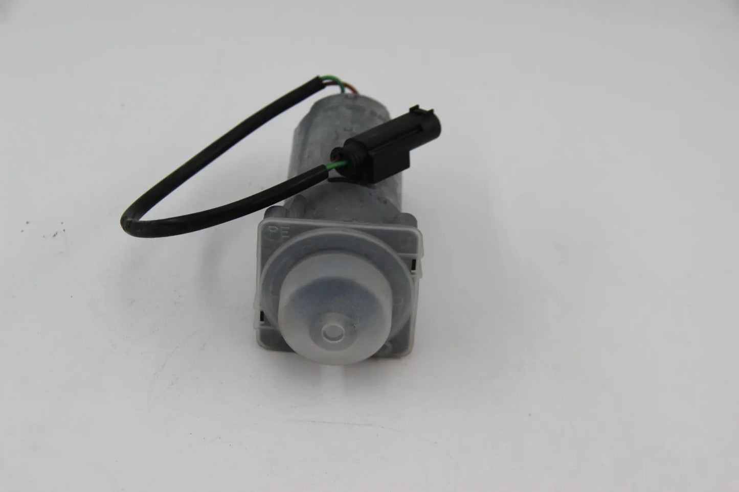 BMW E39 520i-540i M5 E38 728i-750iLS Zusatzwasserpump Wasserventil 64118375237