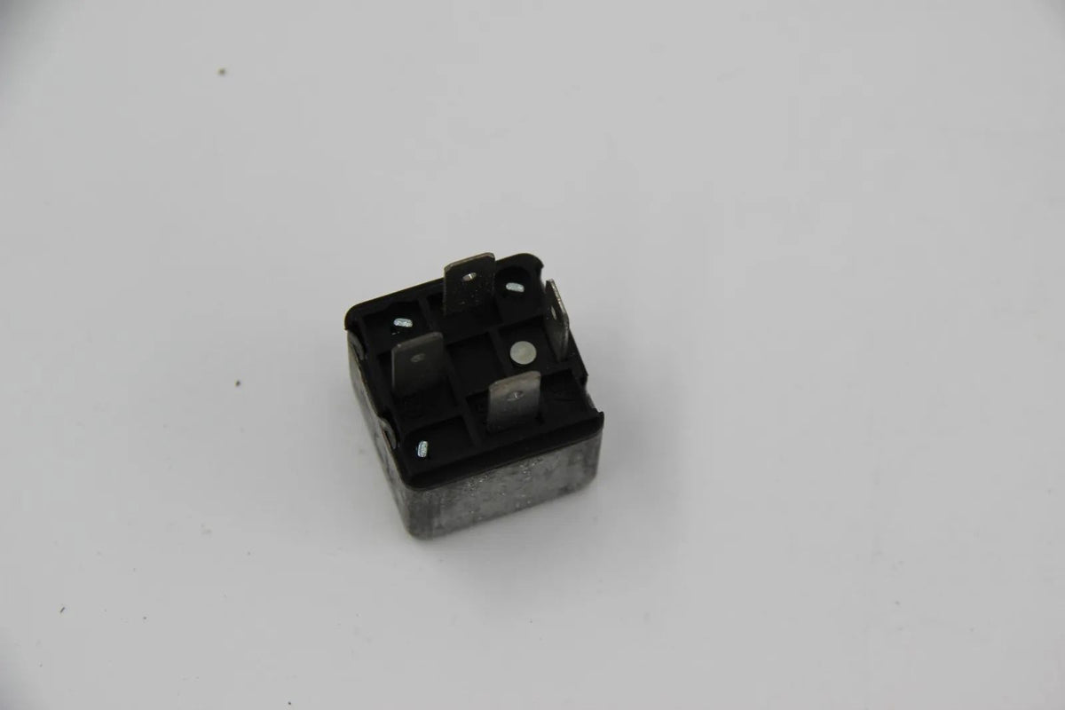 Porsche Mercedes BMW  Bosch Relais Kraftstoffpumpe Benzinpumpe 0332014406  Neu