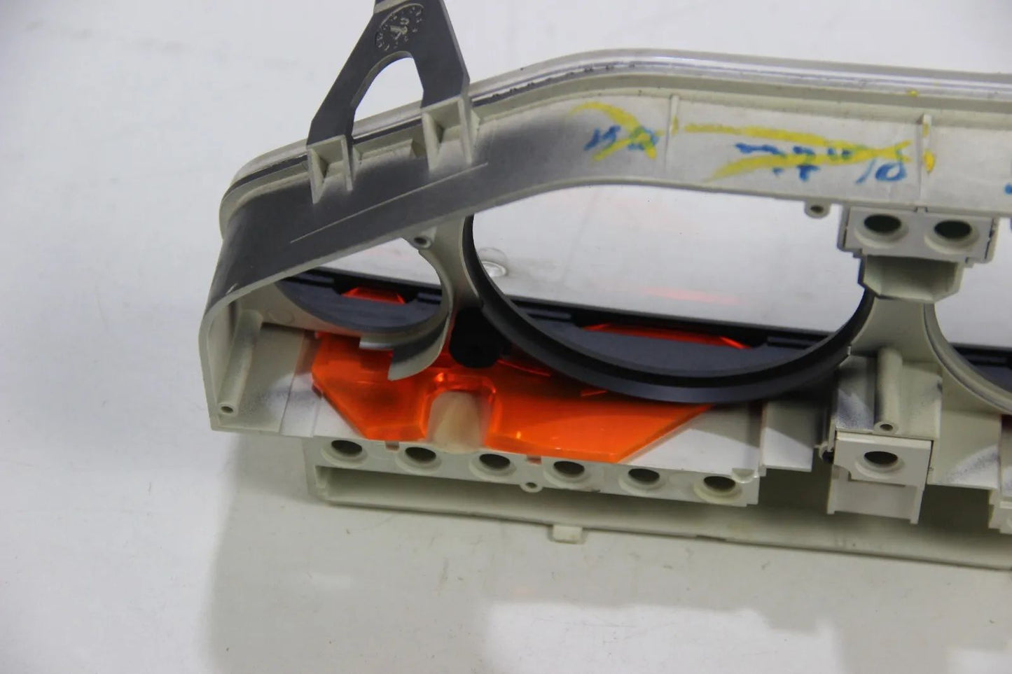 BMW E30 316i 318i Kombiinstrument Tacho Gehäuse für Tachos mit Quartz Uhr