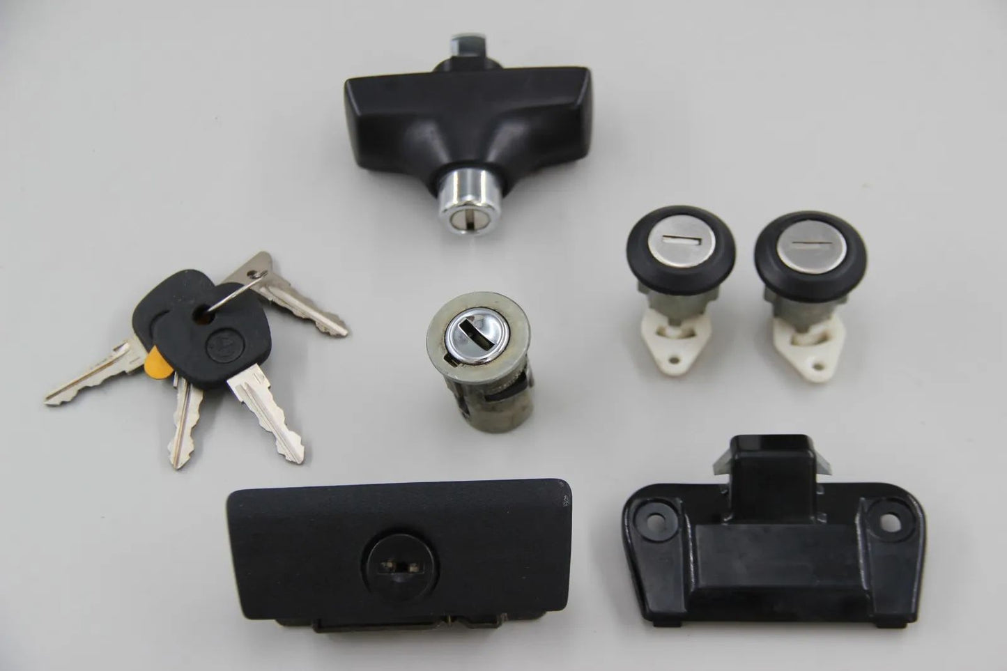 Original BMW E28 Limousine Reparatursatz/Set Gleichschliessung NOS 32311152271