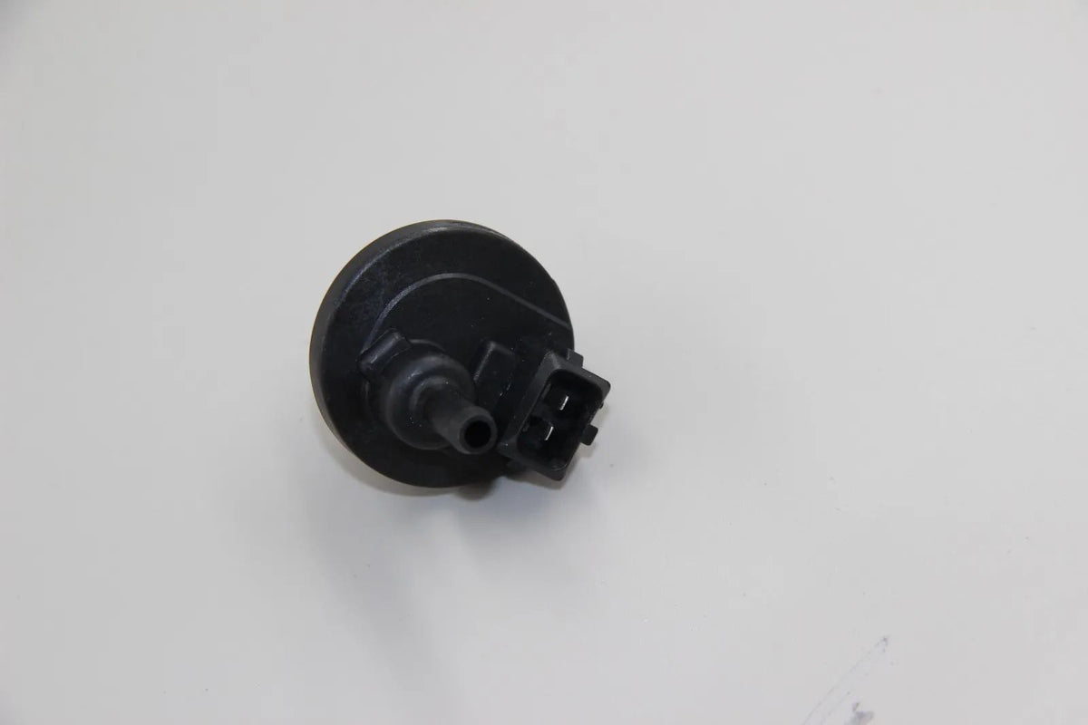 Original BMW E30 M3 E28 E34 E24 E32   Tankentlüftungsventil Bosch 13901711395