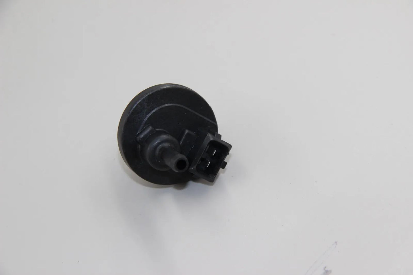 Original BMW E30 M3 E28 E34 E24 E32   Tankentlüftungsventil Bosch 13901711395