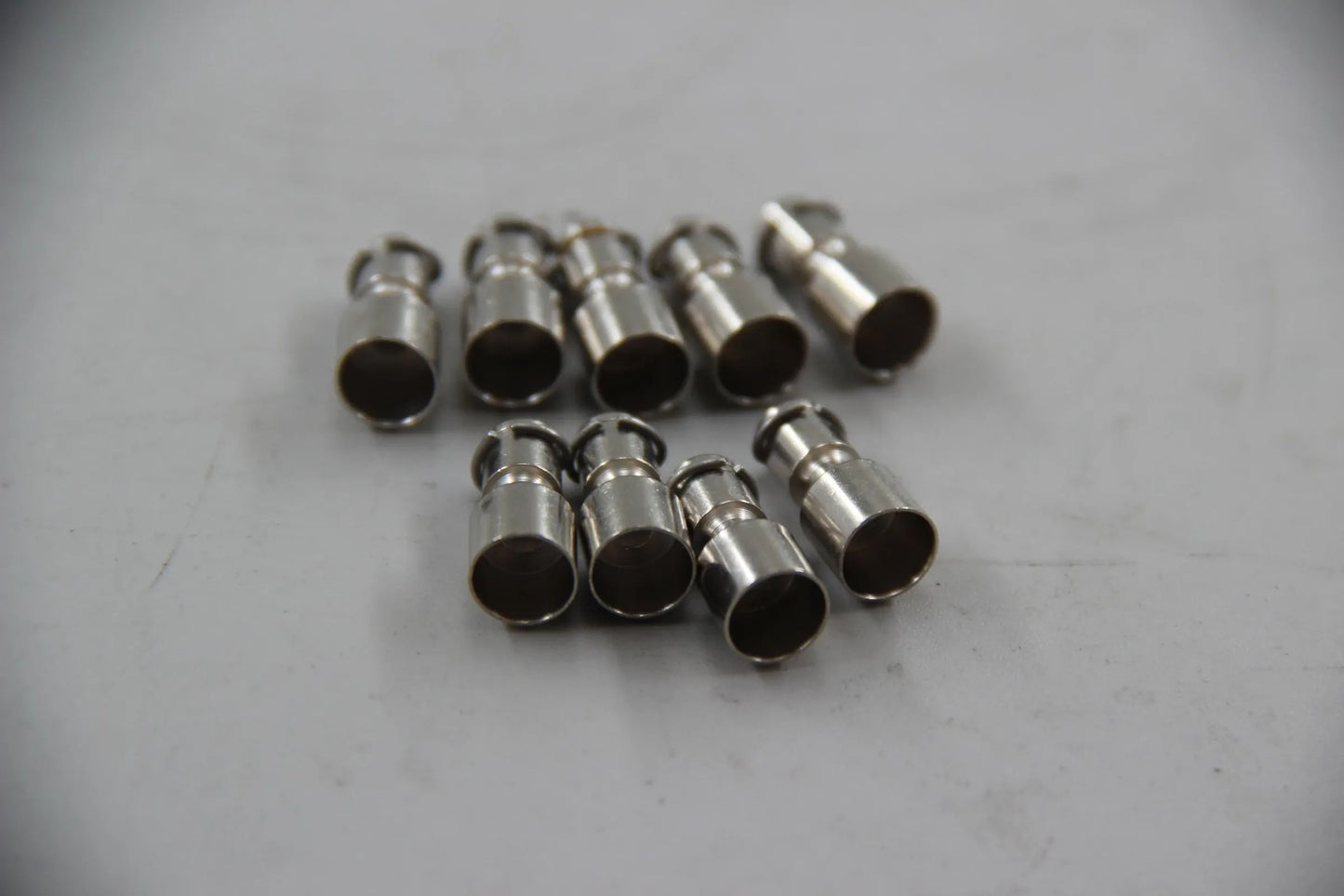 Original BMW E21 E30 E36 E12 E28 E34 E24 E23 E32 E38 9x Rundstecker 12121705656
