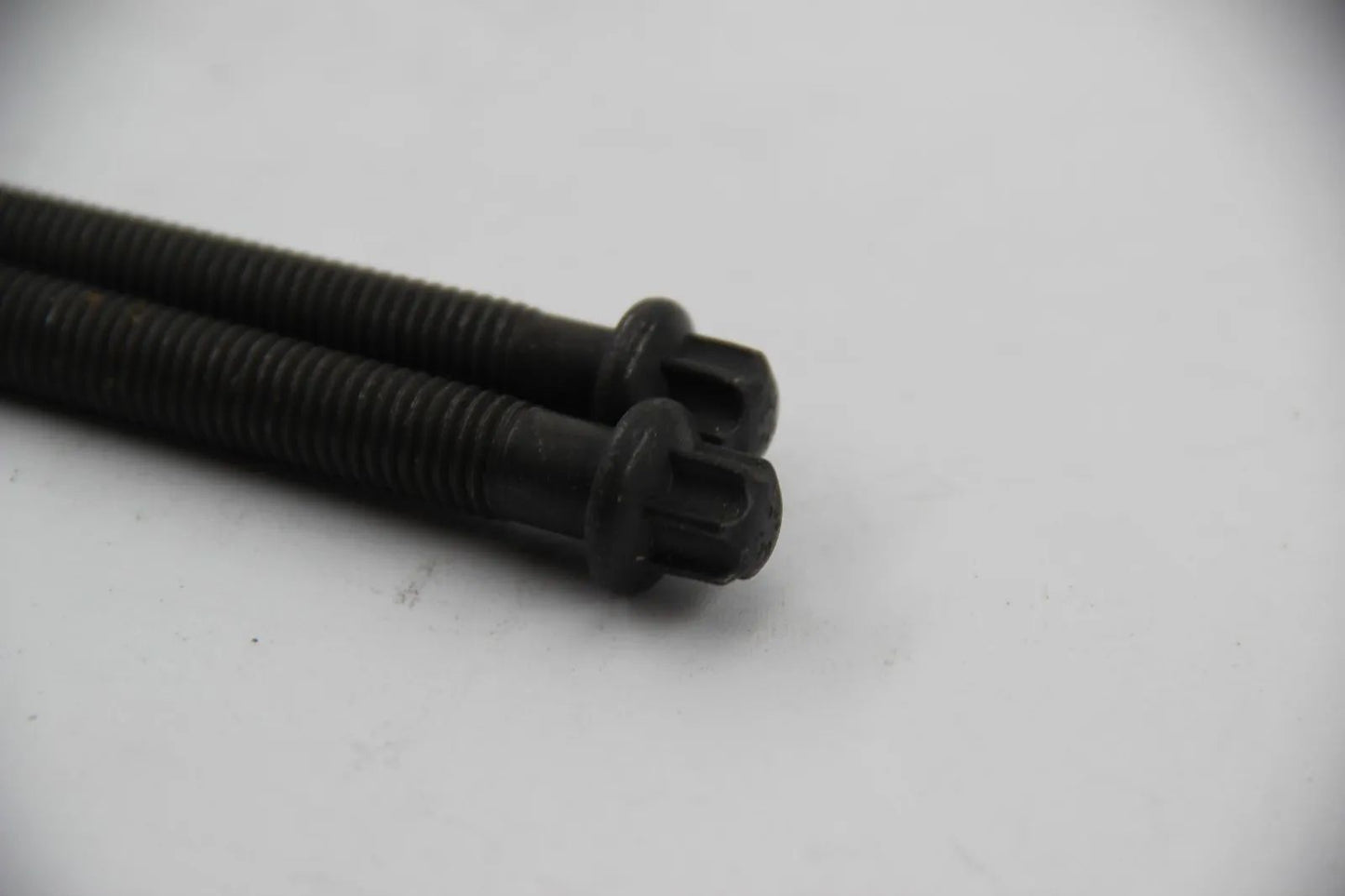 Original BMW E46 E90 E39 E60 E63 E38 M57N 2x Torxschraube M10X86 11232247932