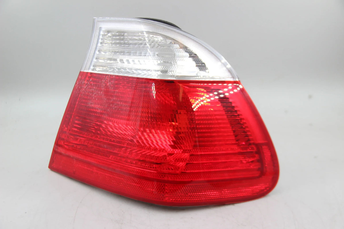 Original BMW E46 316i 318i-330i Heckleuchte Seitenwand rechts 63218364922