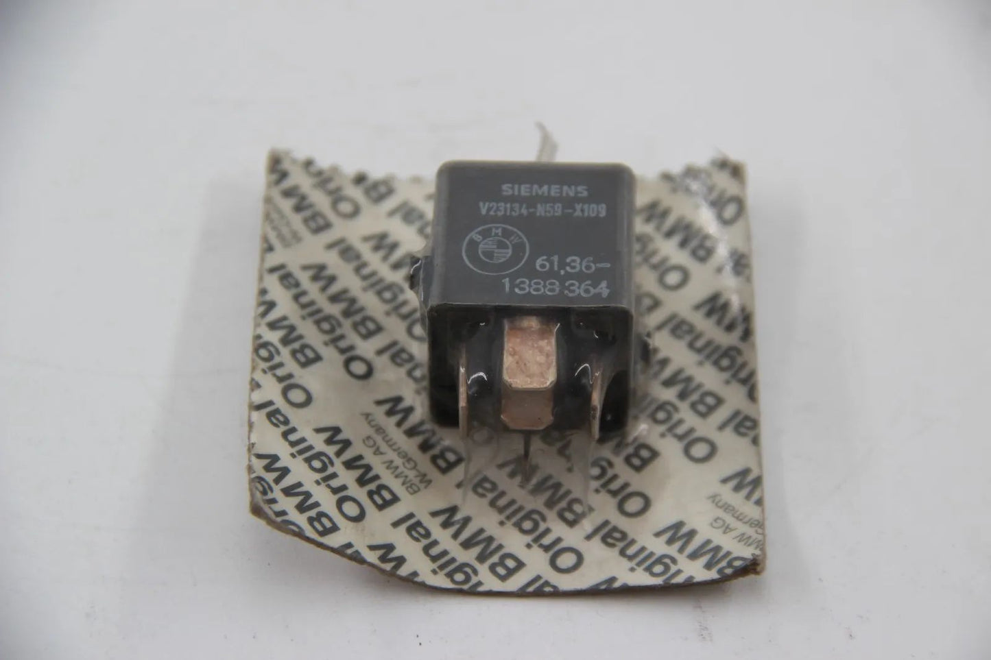 Original BMW E30 E34 E32 7er E31 8er Relais Doppelschliesser schwarz 61361388364