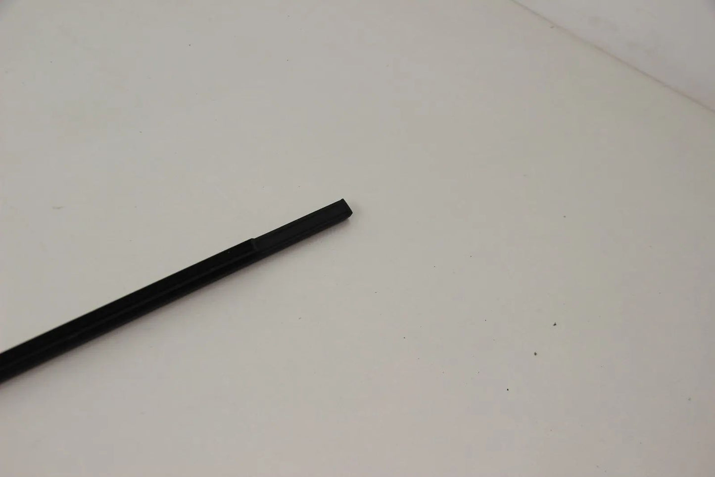 BMW E46 3er 316i-330i Limo Schachtabdeckung hinten aussen rechts 51348194710