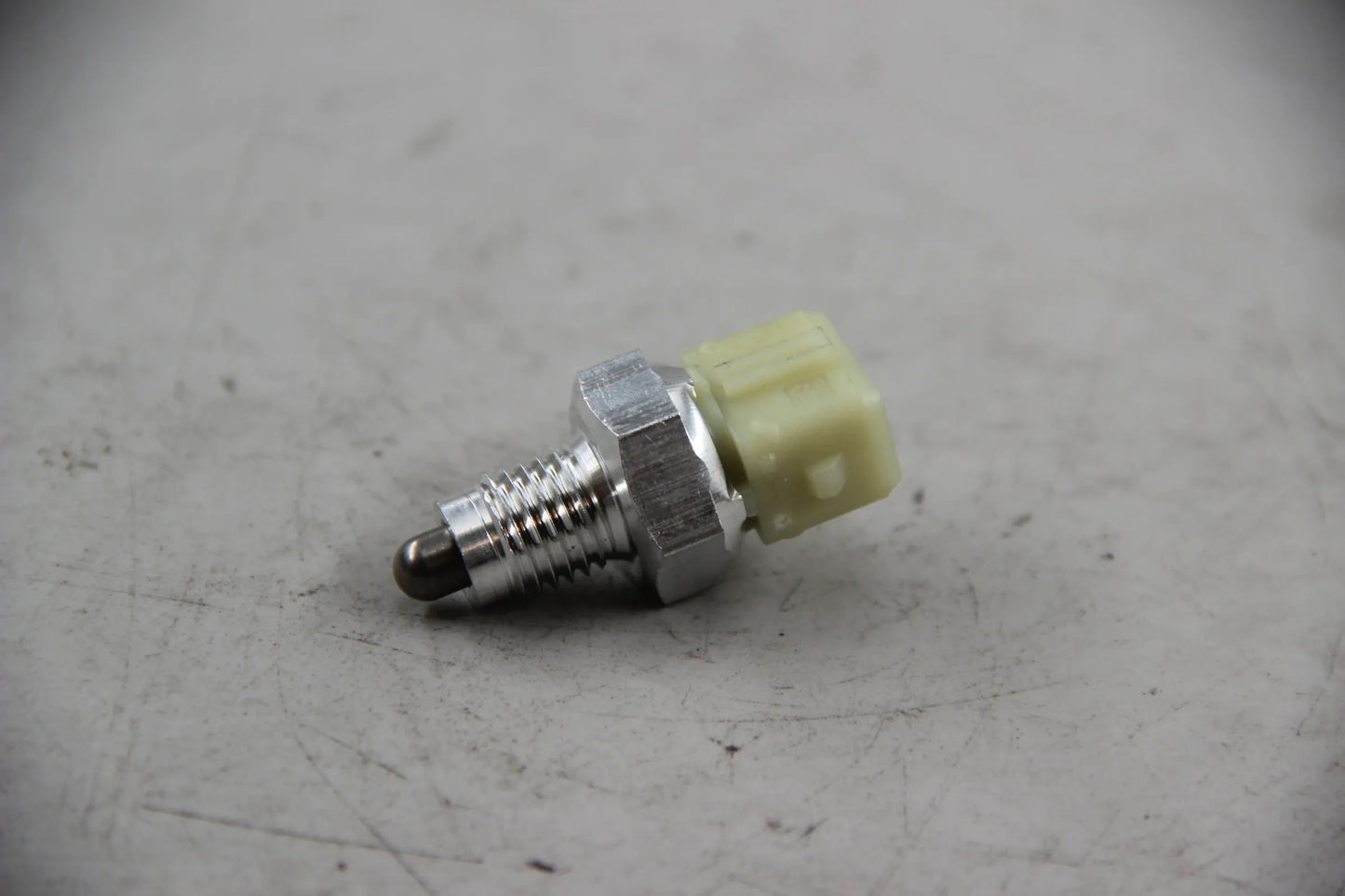 NOS Original BMW E81 E88 E36 E34 E32 Rückfahrlichtschalter M12X1,5 23147524811