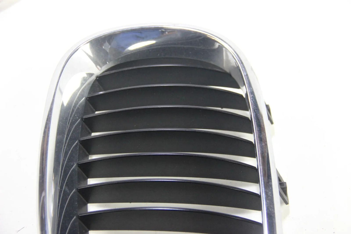 Original BMW E60 E61 5er Ziergitter rechts Niere Chrom NOS 51137065702