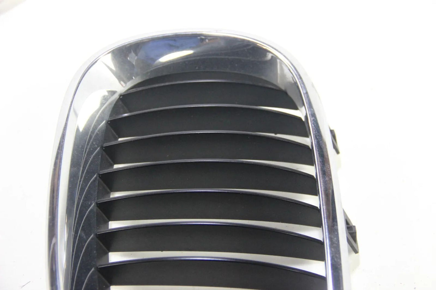 Original BMW E60 E61 5er Ziergitter rechts Niere Chrom NOS 51137065702