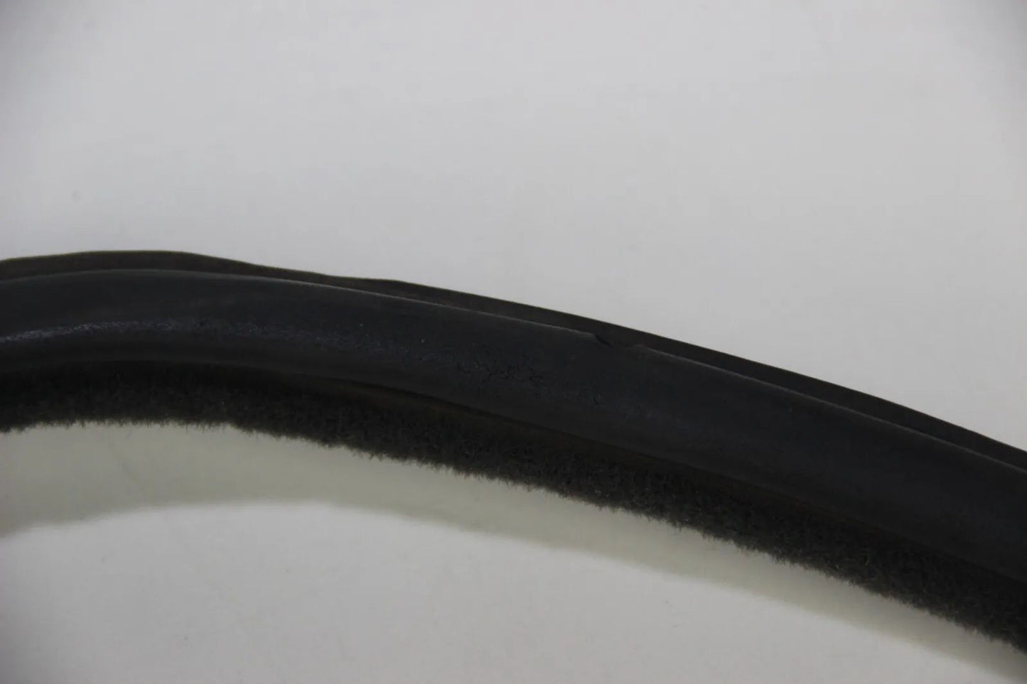 BMW E30 4-Türer Limo Touring 316i-325i Türdichtung hinten rechts Kantenschutz