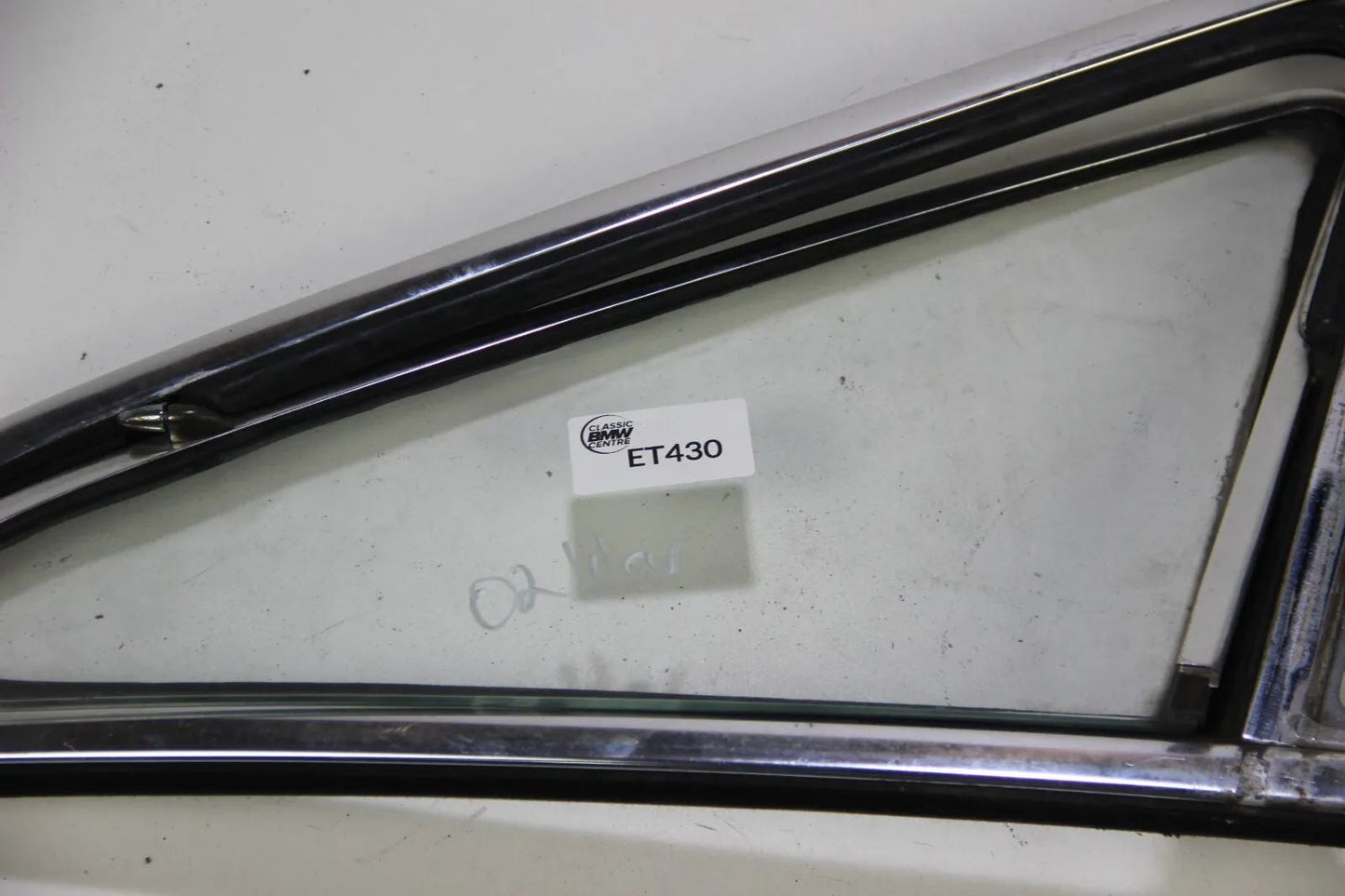 Original BMW E10 1502-2002  Dreiecksscheibe vorne rechts Klar Scheibenrahmen