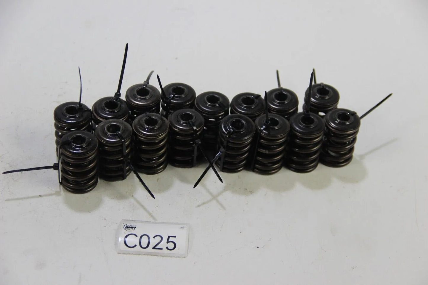 Original BMW E30 M3 S14 16x Ventilfeder mit Federtellern oben 11341312704