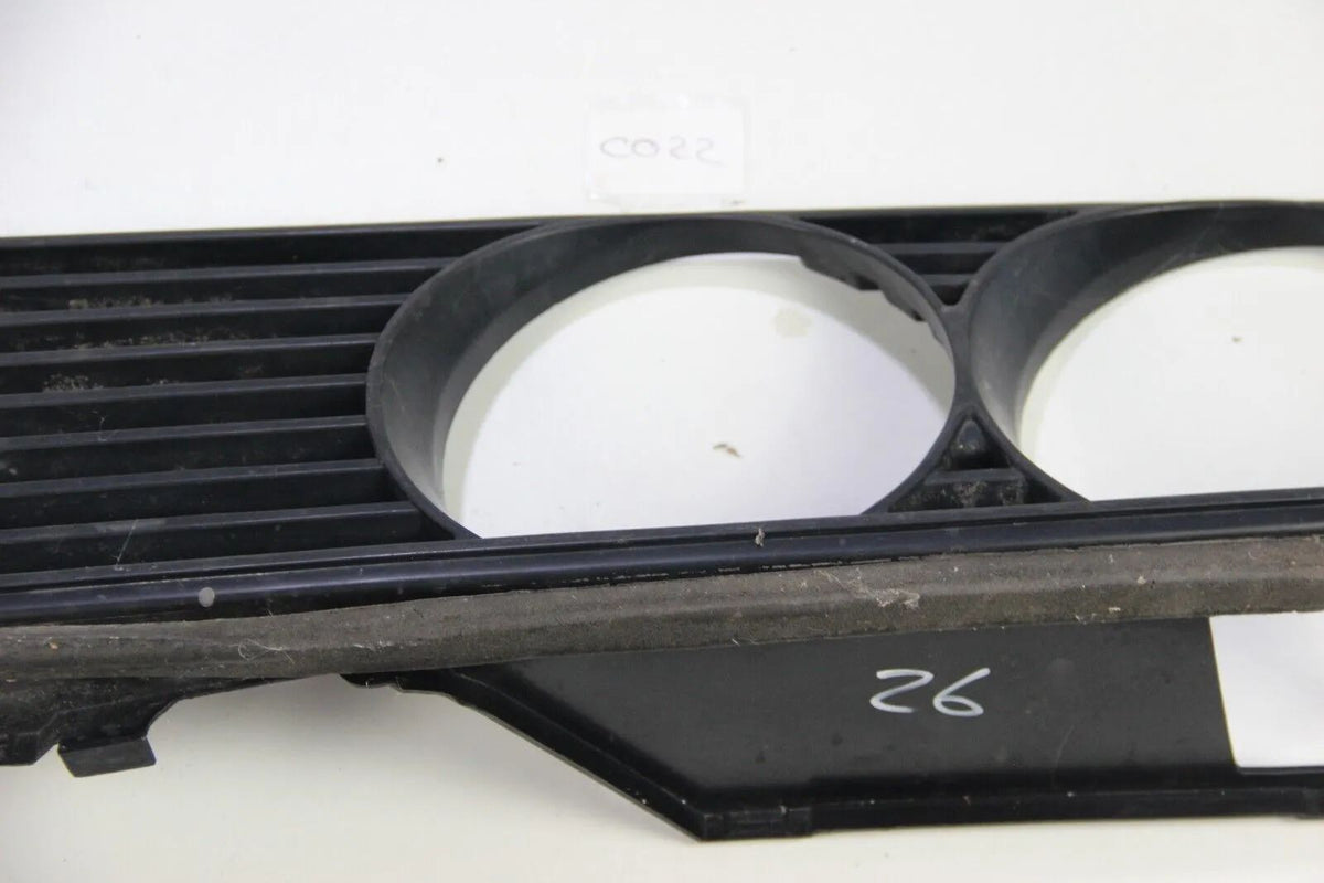Original BMW E30 Scheinwerfer Umrandung Rechts Ziergitter Grill 1876092 3er