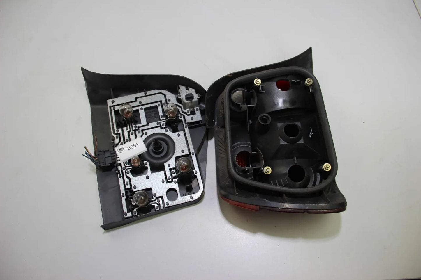 Original BMW E36 3er Rückleuchte Rücklicht rechts 8353806 compact ti