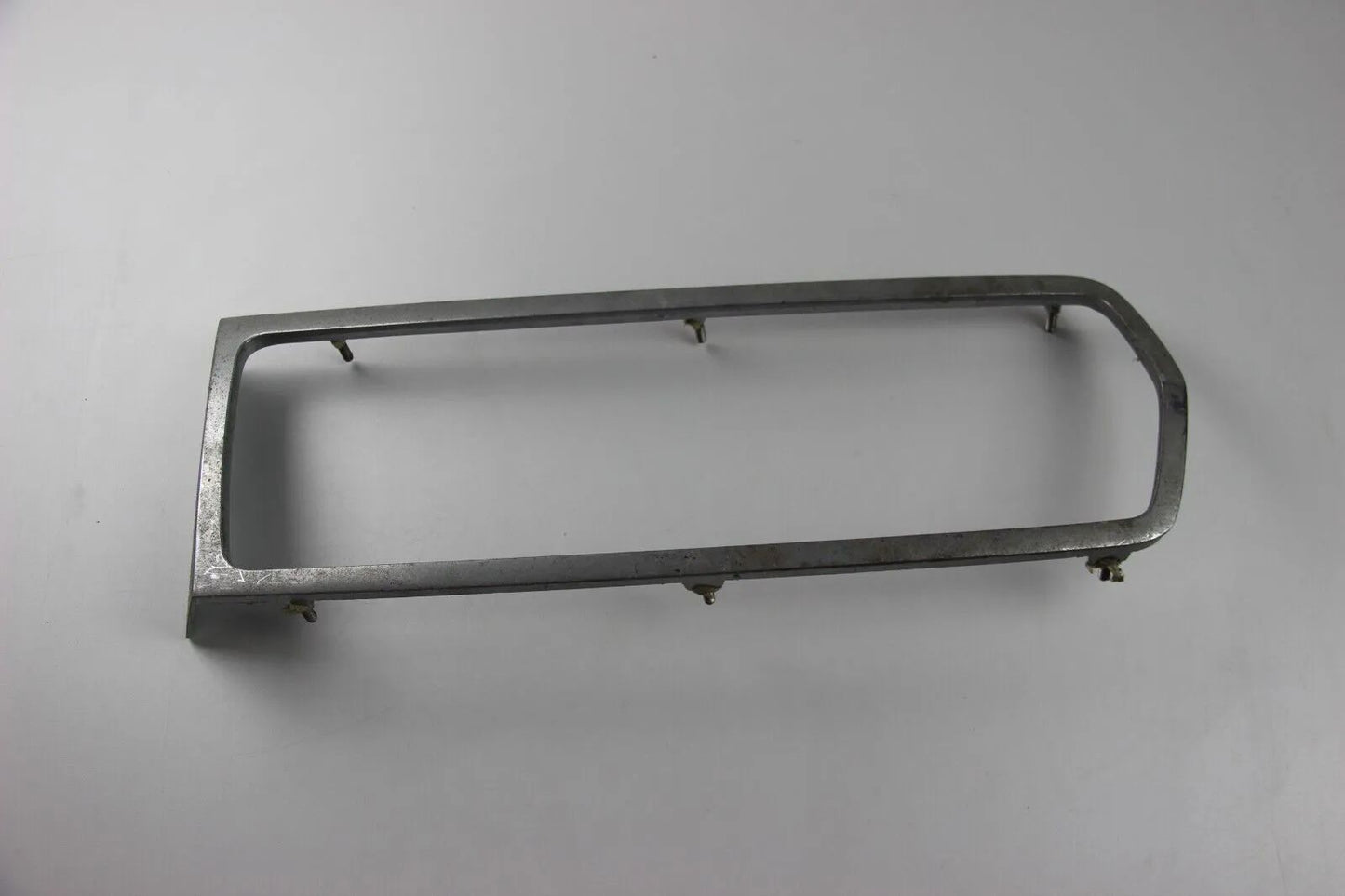 BMW E3 Heckleuchte Rücklicht Rahmen Chrom Ring links 1350703