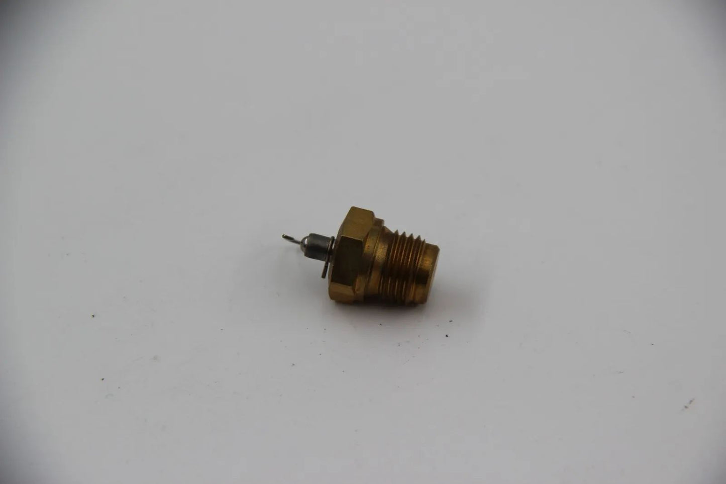 Original BMW 1502 2002 E21 316-20 E12 518 Schwimmernadelventil  13111258952