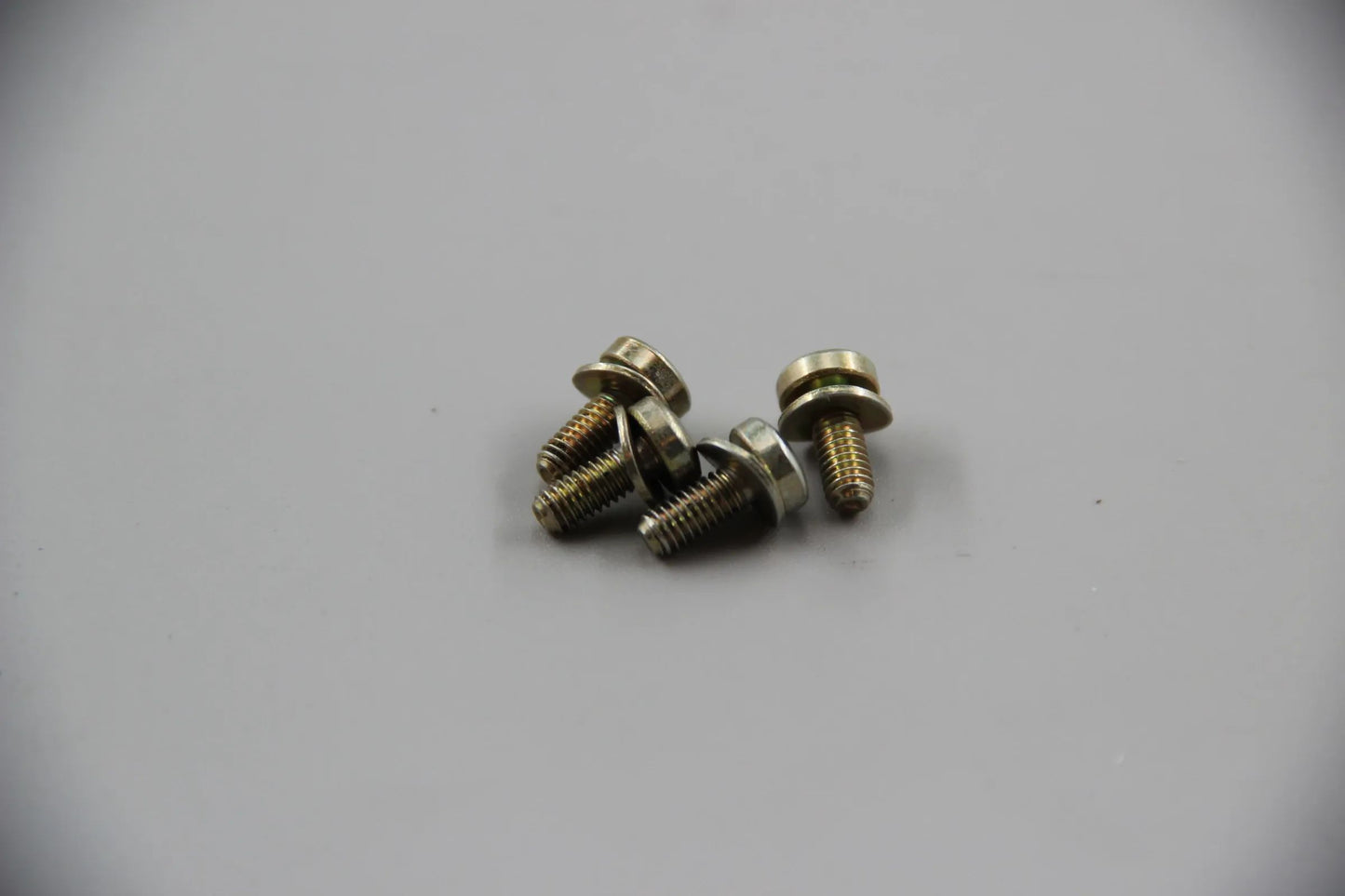 Original BMW E39 520i 523i 525i 528i 530i 540i 4x Linsenschraube 4X10 07119906811