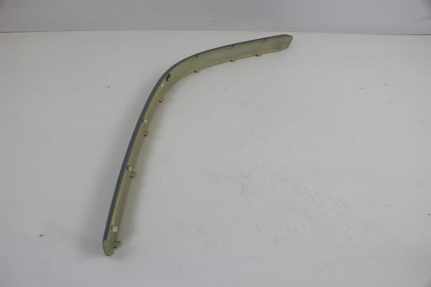 Original BMW E39 520d-540iP Stossleiste grundiert vorne rechts 51117005958