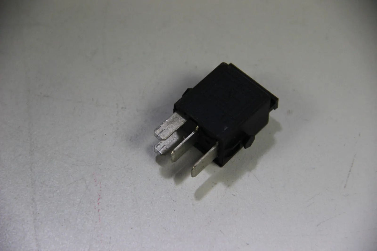 Original BMW E36 E34 E39 E32 E38 E31 Minirelais Schliesser schwarz 61361393412