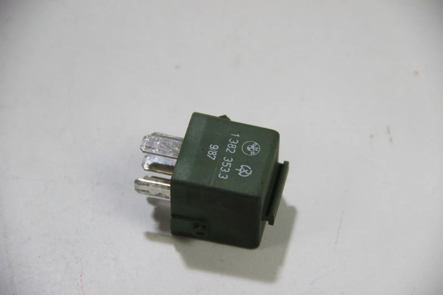 Original BMW E30 E34 E32 Relais Relay mit Verrastung Oldtimer  61311382353