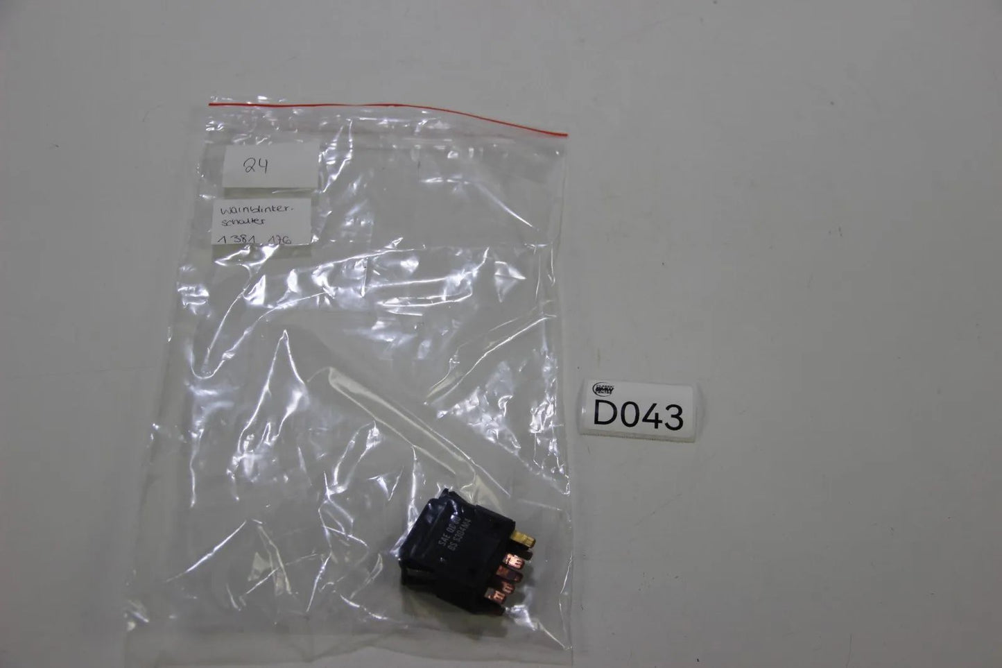 Original BMW 3er E30  Warnblinkleuchte Schalter/ Warnblink Anlage 1381176