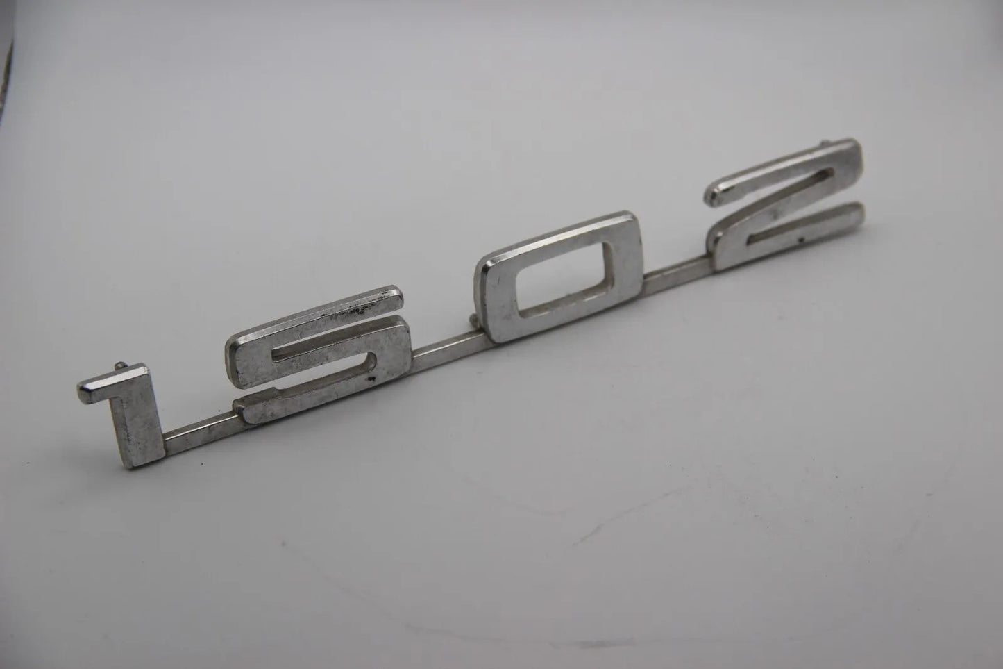 Original BMW E10 E6 1502 Modellbezeichnung Emblem Badge Schriftzug Typenschild