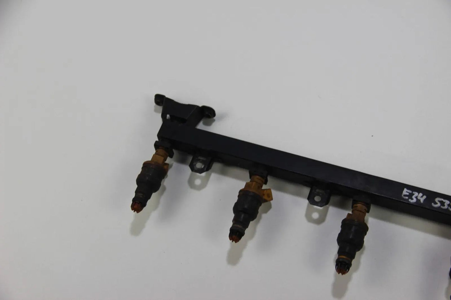 Original BMW E34 535i Einspritzleiste Fuelrail mit Injektoren Benzin OEM 5er