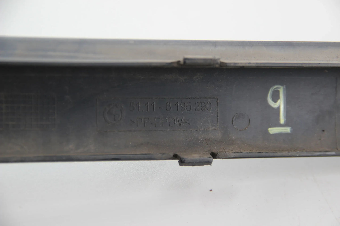 BMW E46 316i-330i Limousine Stossleiste Stossfänger vorn rechts 51118195290