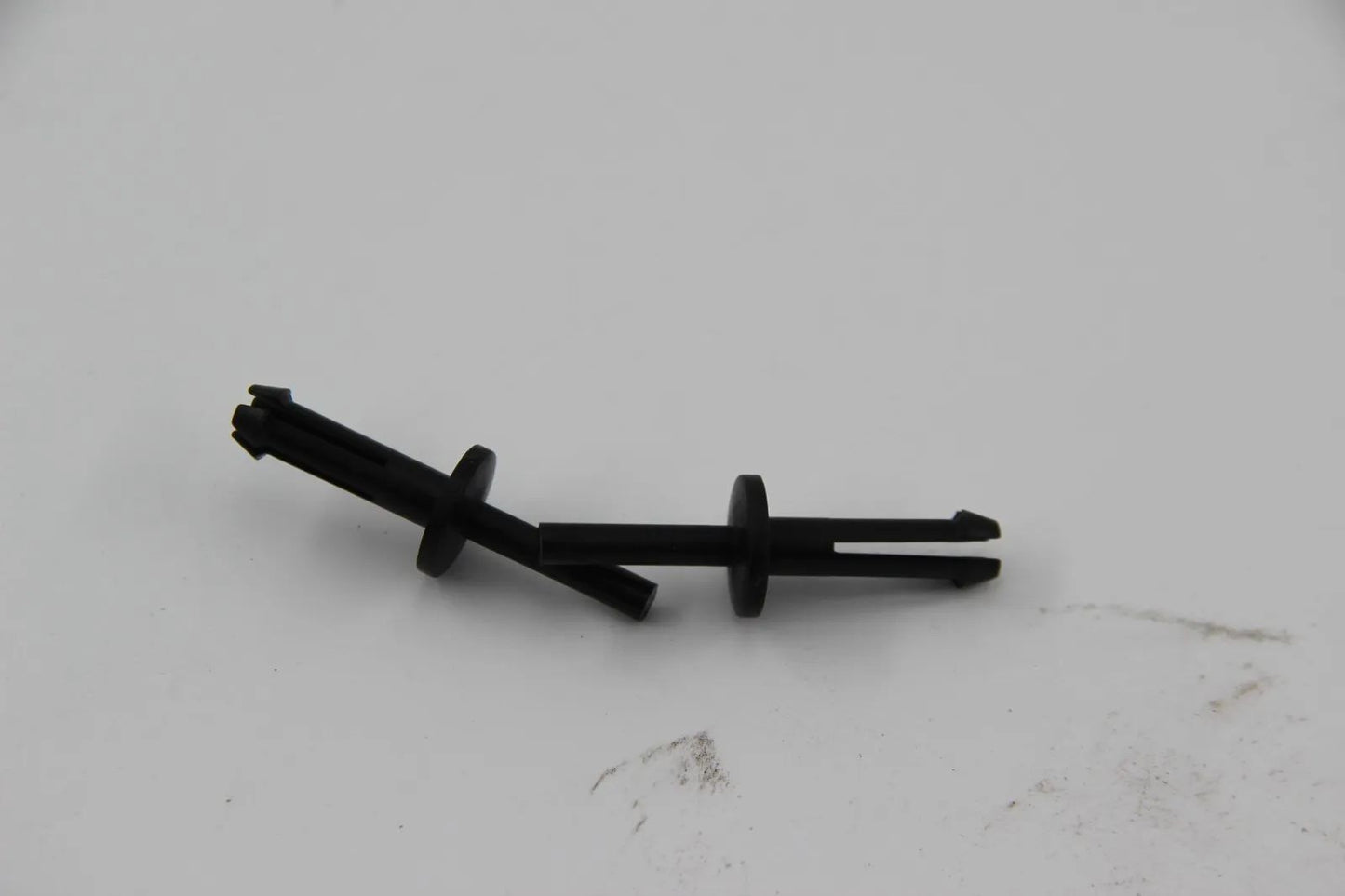 Original BMW E30 E34 Spreizniet Ansauggeräsuchdämpfer 2 Stk. 13711721597