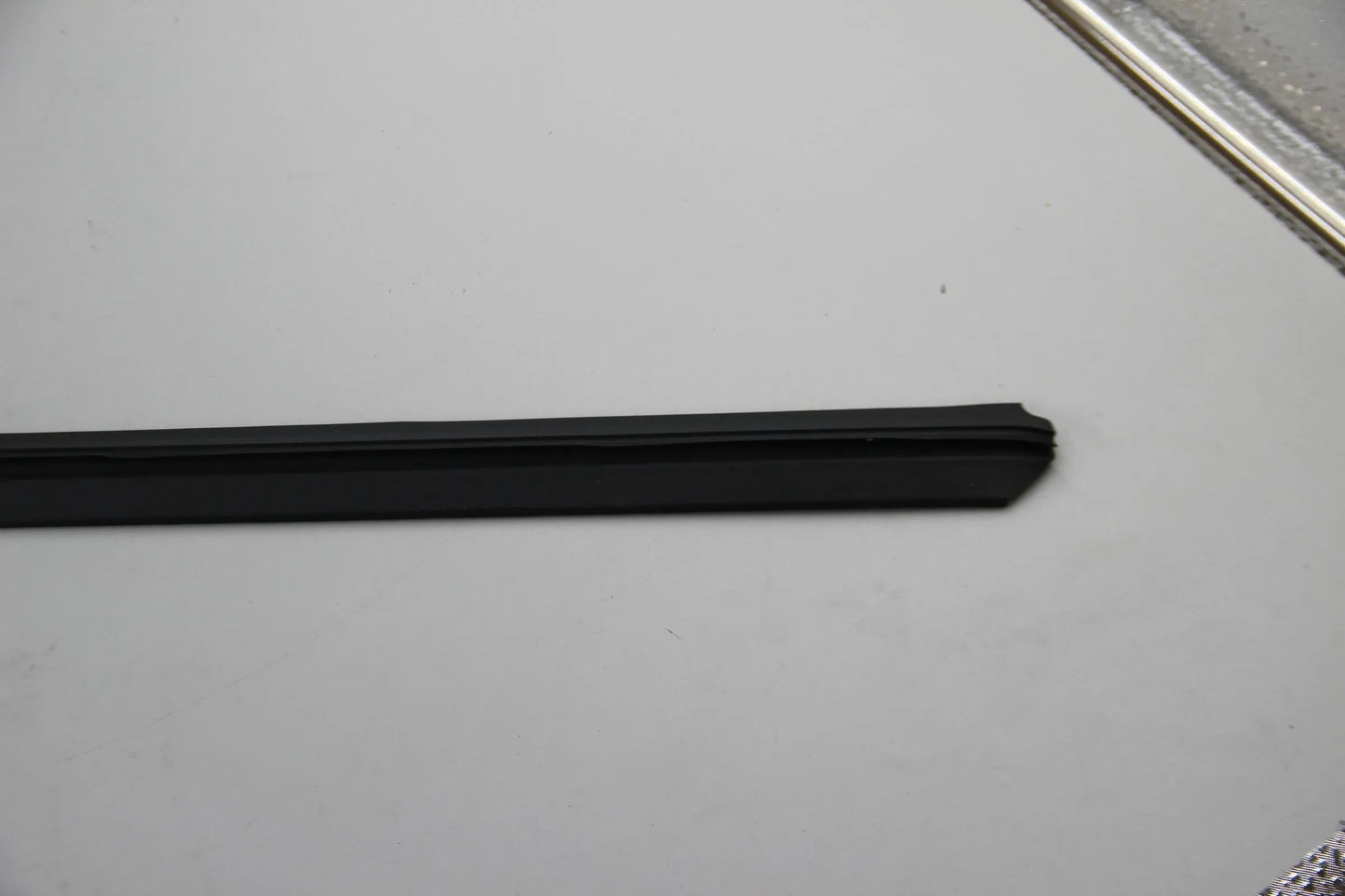 BMW E12 518i-535i E28 518i-535i M5 Fensterschachtabdichtung aussen 51211864291