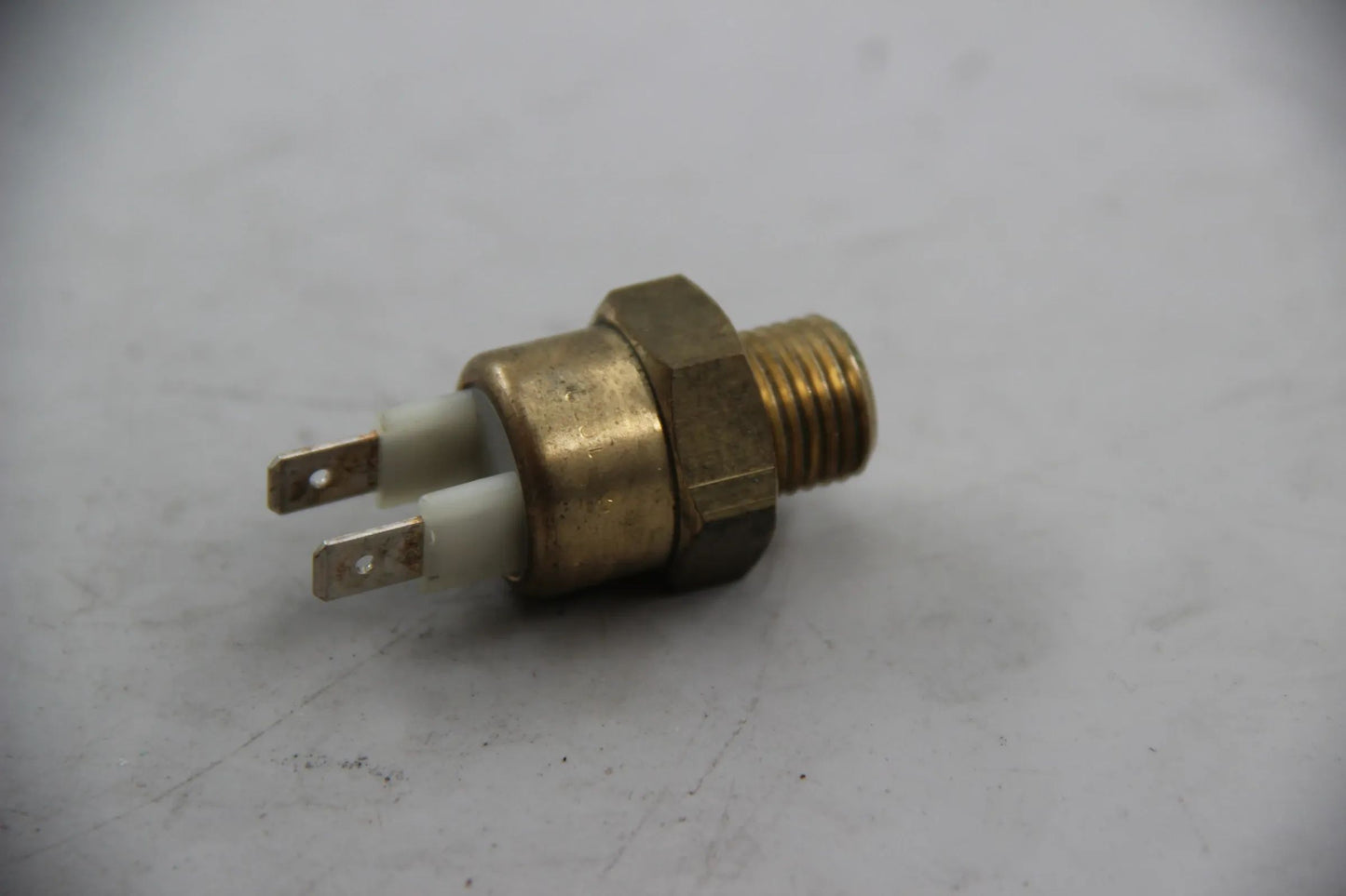 Orig. BMW E26 E3 E9 E21 E30 E12 E28 E24 E23 Temperaturschalter 91CEL 61311364272