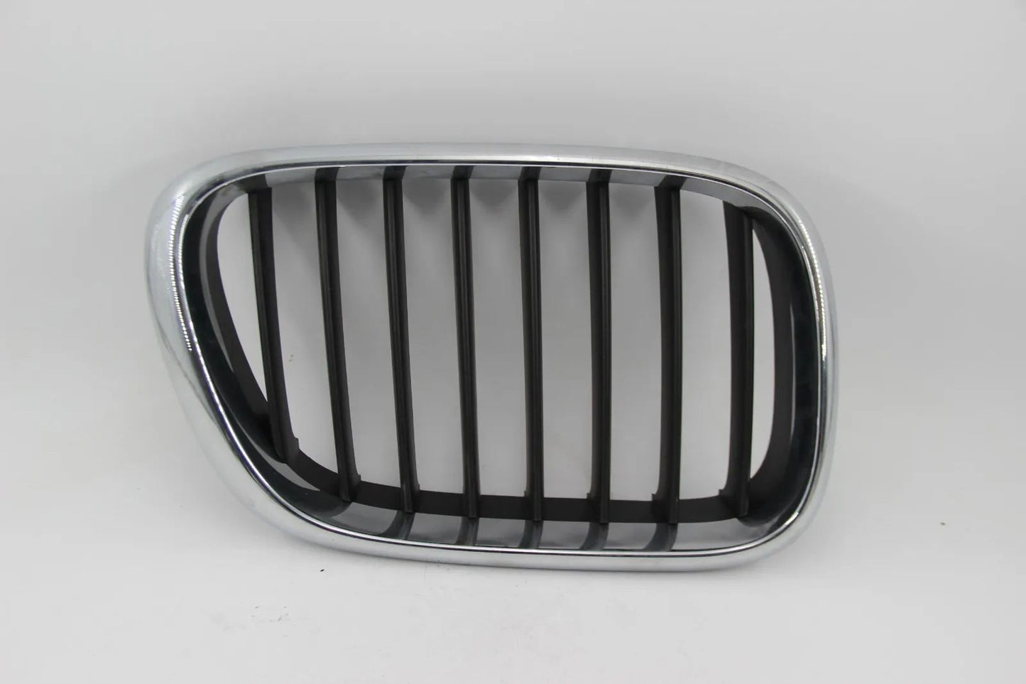 Original BMW E53 X5 3.0d-4.6is Ziergitter Niere Vorne Rechts Chrom 51138247674